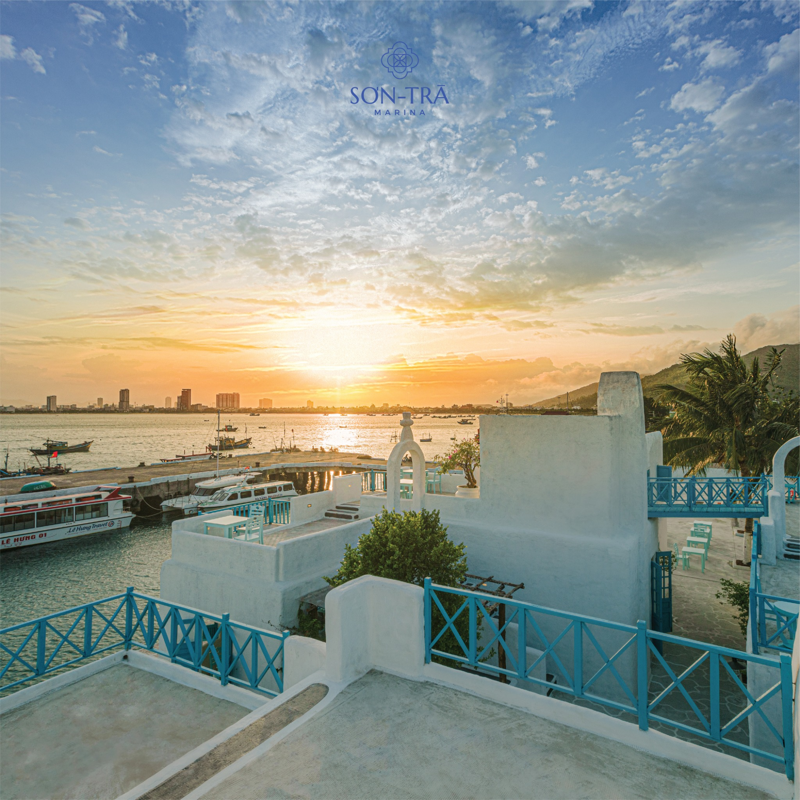 Chiều ho&agrave;ng h&ocirc;n tại qu&aacute;n c&agrave; ph&ecirc; Sơn Tr&agrave; Marina